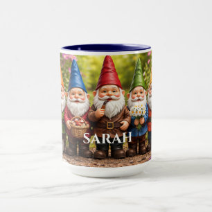 Gartenzwerge in einer Reihe mit individuellem Name Tasse