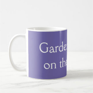 Gärtner machen es auf Knien Kaffeetasse