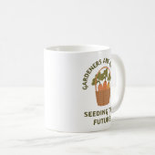 Gärtner sind gut darin, den künftigen Garten zu sä Kaffeetasse (VorderseiteRechts)