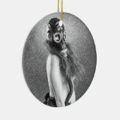 Gasmaske-Mädchen Keramikornament (Rechts)