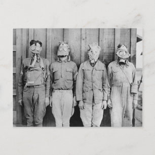 Gasmasken aus der Zeit des Ersten Weltkriegs, 1917 Postkarte