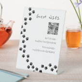 Gast WiFi QR Code Hund Pfote Pfad Sockelschild (In Situ)