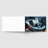 Gästebuch in Badewanne und schwarze Katze in Bubbl (Voll)