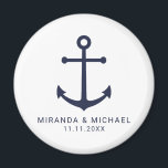 Gastgeschenk Hochzeit der modernen Nautischen Mari Magnet<br><div class="desc">Modernes Minimalistisches Nautical Navy Blue Anchor Gastgeschenk Hochzeit Magnet mit marineblau Anker und personalisierten Braut und Bräutigam Namen mit Hochzeitstag in marineblau modernen Sans Serif Schriftart Stil auf weißem Hintergrund. Ideal für Hochzeiten mit Wassersportaktivitäten,  Hochzeiten zum Thema Strand und vieles mehr.</div>
