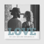 Gastgeschenk Hochzeit für moderne Foto-Liebe Magnet<br><div class="desc">Diese modernen Typografie-Designmagnete für Foto Liebe sind ideal, um Daten oder Gastgeschenk Hochzeiten zu speichern. Stellen Sie sich mit Ihrem Foto, Ihren Namen, Ihrem Hochzeitstag und Ihrem Ort ein. Kontaktieren Sie mich über die Schaltfläche unten, wenn Sie weitere Anpassungen oder Hilfe bei der Anpassung Ihres Fotos auf der Vorlage benötigen....</div>