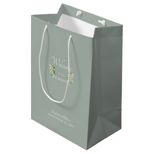 Gastgeschenk Hochzeit Light Sage Names Floral Mittlere Geschenktüte (Vorderseite Schrägansicht)