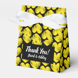 Gastgeschenk Hochzeit mit schwarz-gelben Herzmuste Geschenkschachtel