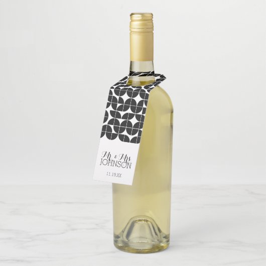 Gastgeschenk Hochzeit Schwarz-weiß MCM Muster Flaschenanhänger (Angewinkelt)