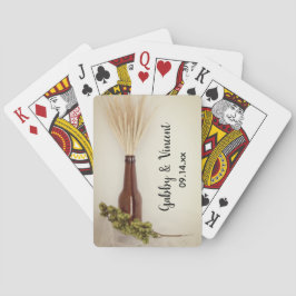 Gastgeschenk Hochzeit von getrocknetem Weizen und Spielkarten