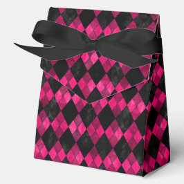 Gastgeschenk mit rosa und schwarzer Raute Geschenkschachtel