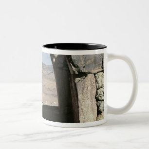Gate des Königs von den Wänden von Hattusas Zweifarbige Tasse