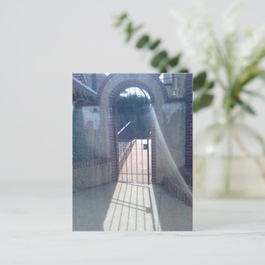 Gated Door with Veil Reflected Light Postkarte (Stehend Vorderseite)