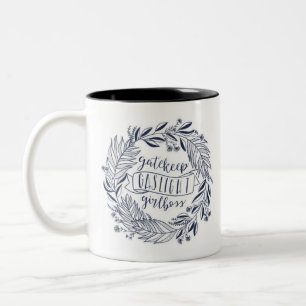 Gatekeep Gaslight Girlboss Zweifarbige Tasse