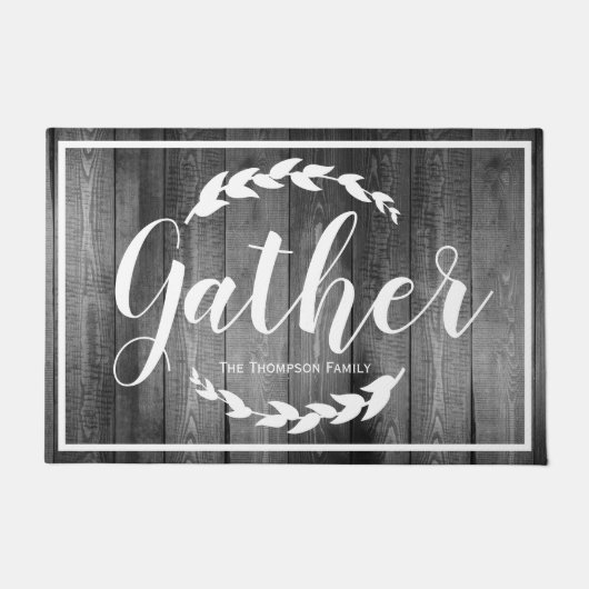 Gather Farmhouse Laurels & Gray Wood Print Fußmatte (Vorderseite)