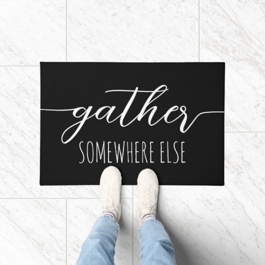 Gather irgendwo anders Spaß Introvert Black Fußmatte (Indoor)