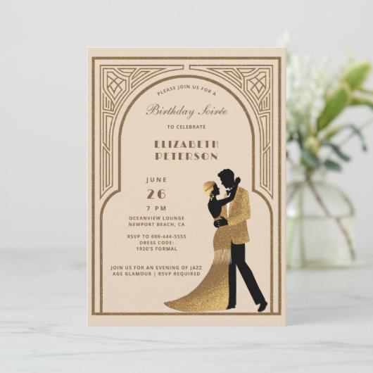 Gatsby Roaring Zwanziger Deko Arch Beige Geburtsta Einladung (Stehend Vorderseite)