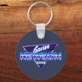 Gavin Newsom 2028 für Präsident Retro 80er Schlüsselanhänger (Vorderseite)
