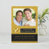 Gay and Lesbian Gold Pinstripe Foto Hochzeit Einladung (Stehend Vorderseite)