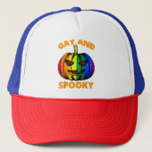Gay and Spooky Halloween Rainbow Pumpkin LGBTQ+ Ga Truckerkappe (Vorderseite)