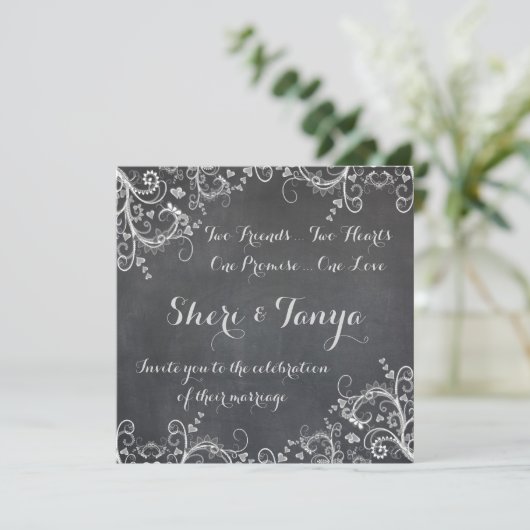 Gay Lesbian Chalkboard Design Hochzeit Einladung (Stehend Vorderseite)