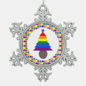 Gay Men Rainbow Christmas Tree und Presents Schneeflocken Zinn-Ornament (Vorderseite)