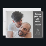 Gay Olde Christmas LGBTQ Chalkboard Holiday Feiertagskarte<br><div class="desc">Feiern Sie Ihre Liebe und wünschen Sie Freunden und Familie mit dieser personalisierten Weihnachtskarte alles Gute. Fügen Sie Ihr Foto und Ihre benutzerdefinierte Nachricht auf der Rückseite ein.</div>