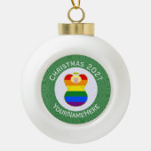 Gay Pride Blonde Angel Weihnachtsflagge Personalis Keramik Kugel-Ornament (Vorderseite)