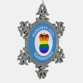 Gay Pride Brown Angel Hanukkah Flag Personalisiert Schneeflocken Zinn-Ornament (Links)