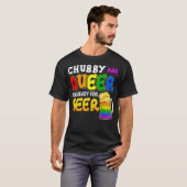 Gay Pride Chubby Que Bereit für Bier Rainbow LGB T-Shirt (Vorne ganz)