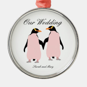 Gay Pride Lesbische Pinguine, die Hände halten Silbernes Ornament