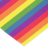 Gay Pride mit farbenfroher Regenbogenflagge Tischdecke (Schrägansicht)