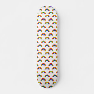 Gay Pride Rainbow montage. Liebe ist Liebe. Skateboard