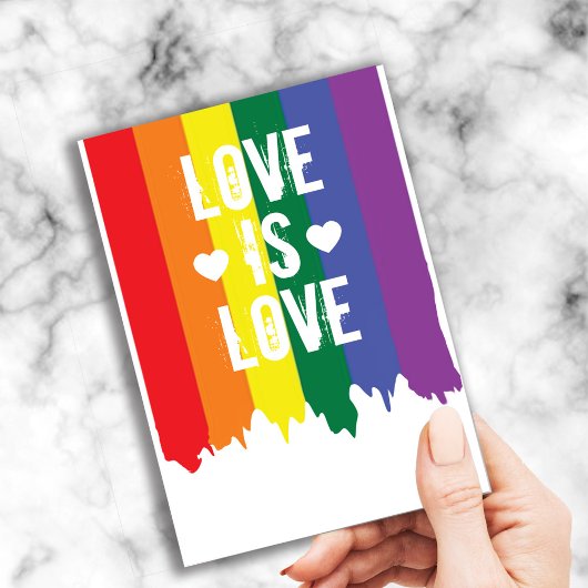 Gay Pride Rainbow Paint Liebe ist Liebe Postkarte