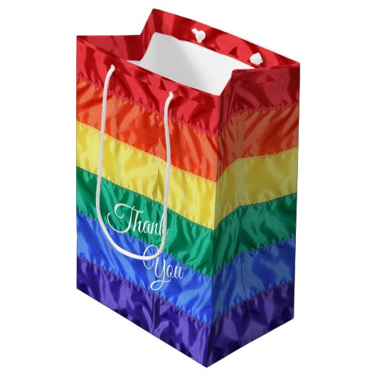 Gay Pride-Regenbogenflagge LGBT LGBTQ Regenbogenst Mittlere Geschenktüte (Vorderseite Schrägansicht)