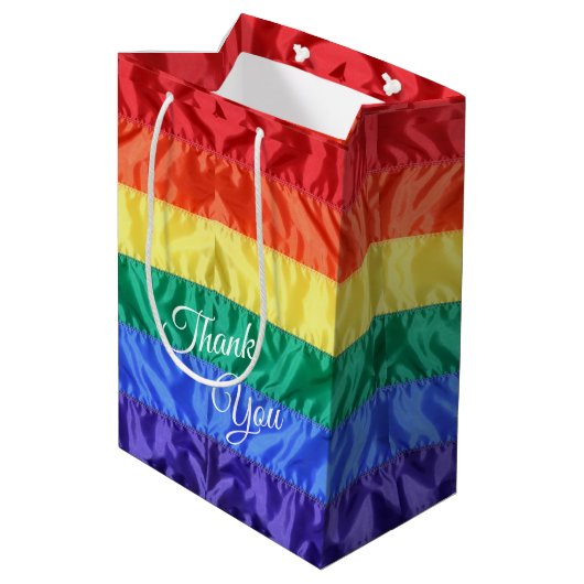 Gay Pride-Regenbogenflagge LGBT LGBTQ Regenbogenst Mittlere Geschenktüte (Rückseite Schrägansicht)