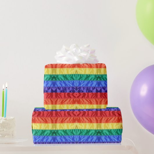 Gay Pride Regenbogenstreifen unter Regenbogenflagg Geschenkpapier (Partygeschenke)
