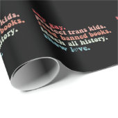 "Gay Protect Trans Kids Read Banned Books LGBTQ" Geschenkpapier (Rolleneckpunkt)