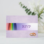 Gay Rainbow and Rings Wedding RSVP Karte (Stehend Vorderseite)