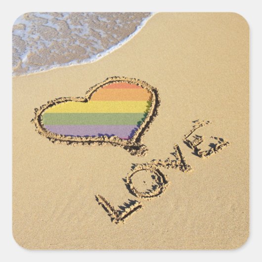Gay Rainbow Liebe Herz in Sand Quadratischer Aufkleber (Vorderseite)