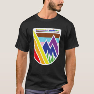 Gay Wandern Lgbtq+ Queer Stolz Mit Bergen Baeume T-Shirt