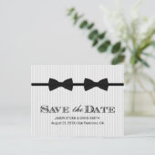 Gay Wedding Double Bow Krawatte Save the Date Ankündigungspostkarte (Stehend Vorderseite)