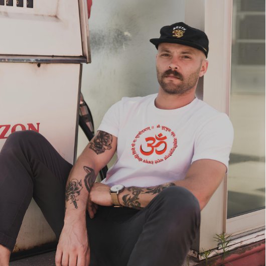 Gayatri Mantra "Om Bhur Bhuva Swah" T-Shirt