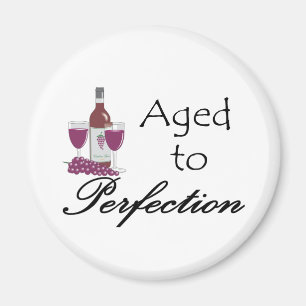 Gealtert zu den Perfektions-T - Shirts und den Magnet