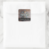 Gealterte Fleur de Lis Quadratischer Aufkleber (Tasche)