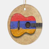 Gealterte und getragene armenische keramikornament (Links)