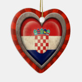 Gealtertes kroatisches Flaggen-Herz mit hellen Keramik Ornament (Rechts)