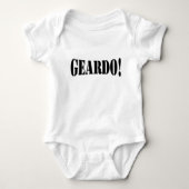 GEARDO! BABY STRAMPLER (Vorderseite)