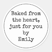 Gebacken aus dem Herzen durch Name Schwarz-weiß Runder Aufkleber (Vorderseite)