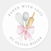 Gebacken mit Liebe Elegant Rosa Bow Personalisiert Runder Aufkleber (Vorderseite)