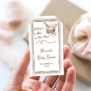 Gebackene braune Brötchen im Ofen Baby Shower Part Geschenkanhänger
